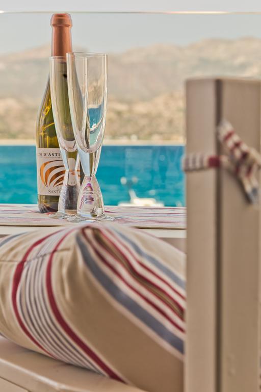 Nereus Luxurious Suites Karpathos Buitenkant foto